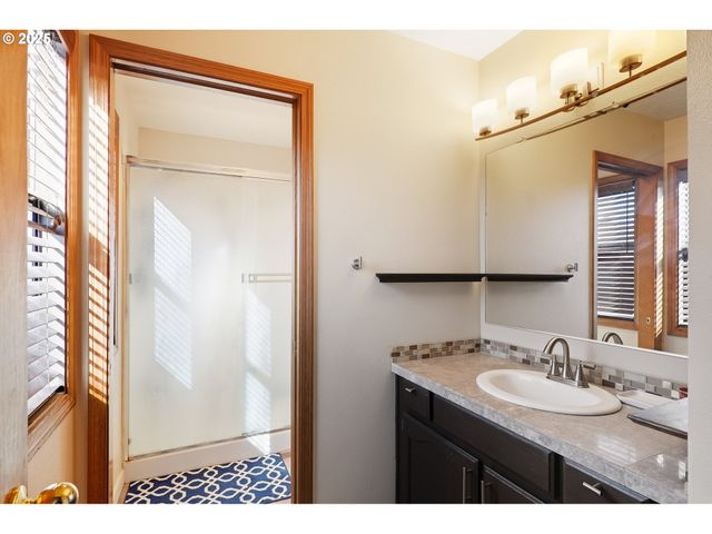 7655 RIDGEWOOD Dr, Gladstone, OR 97027