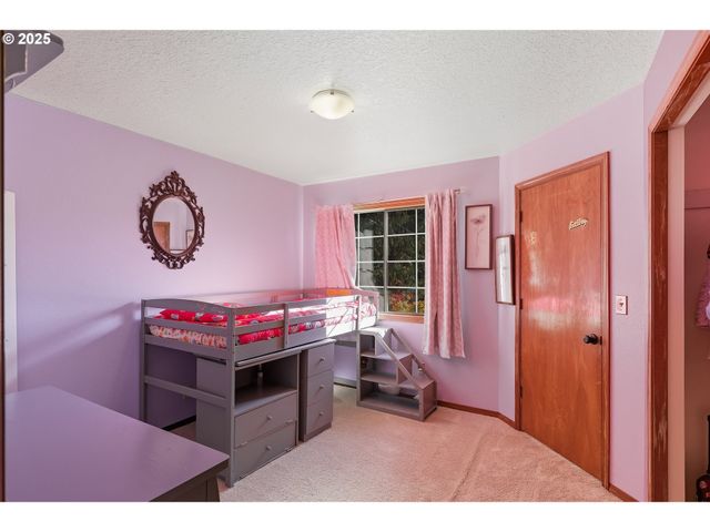 7655 RIDGEWOOD Dr, Gladstone, OR 97027