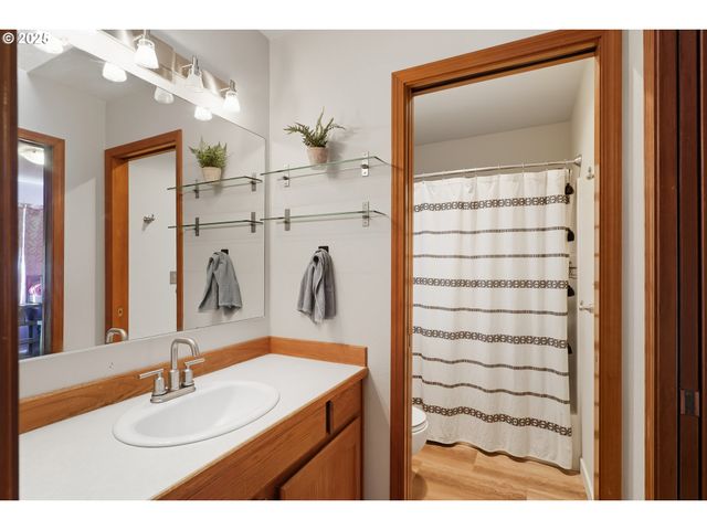 7655 RIDGEWOOD Dr, Gladstone, OR 97027