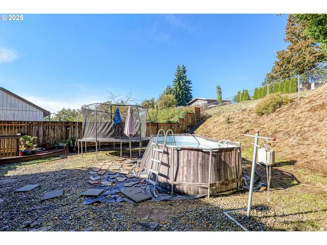 7655 RIDGEWOOD Dr, Gladstone, OR 97027