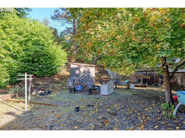 7655 RIDGEWOOD Dr, Gladstone, OR 97027