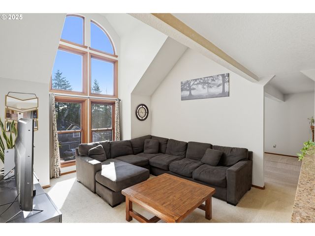 7655 RIDGEWOOD Dr, Gladstone, OR 97027