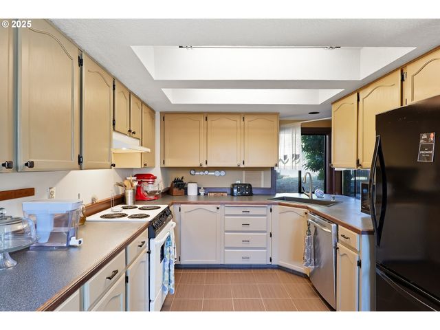 7655 RIDGEWOOD Dr, Gladstone, OR 97027