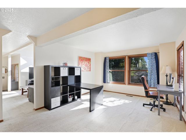 7655 RIDGEWOOD Dr, Gladstone, OR 97027