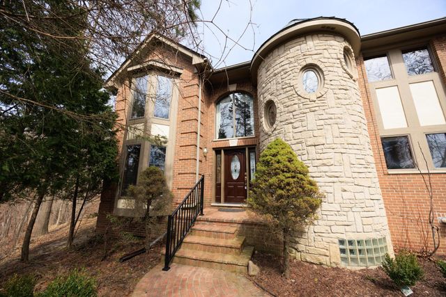 1260 Silverbell Road, Rochester, MI 48306