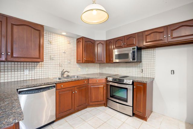 1260 Silverbell Road, Rochester, MI 48306