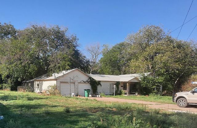 1385 W Swan Street, Stephenville, TX 76401