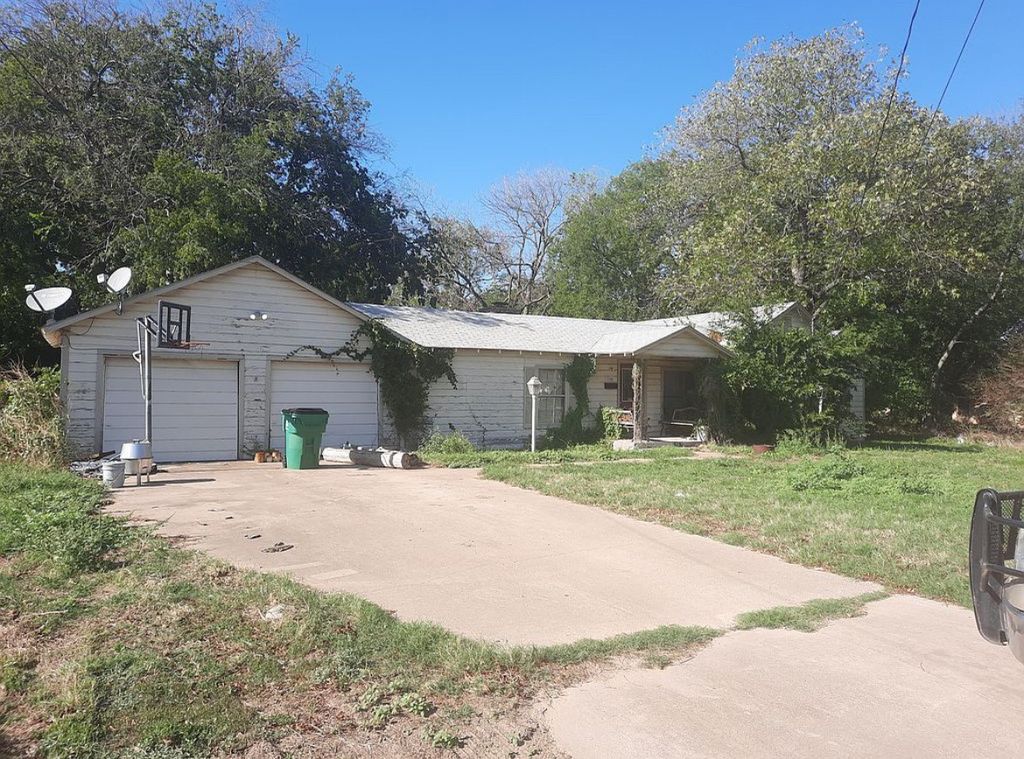 1385 W Swan Street, Stephenville, TX 76401