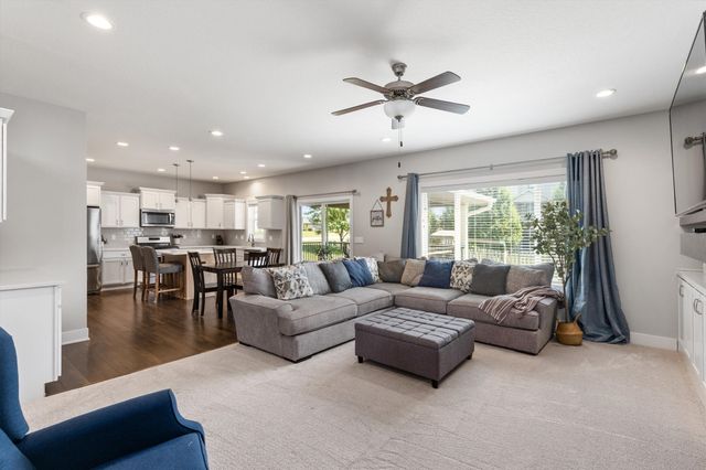 2505 SE Bluestem Drive, Waukee, IA 50263
