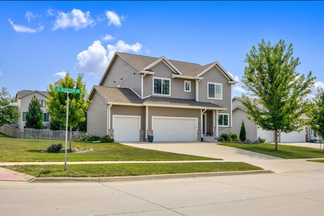 2505 SE Bluestem Drive, Waukee, IA 50263