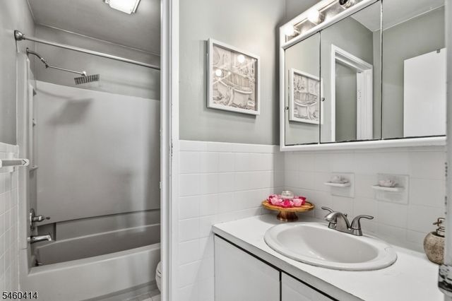 36 E Grand Ave 13, Rahway City, NJ 07065