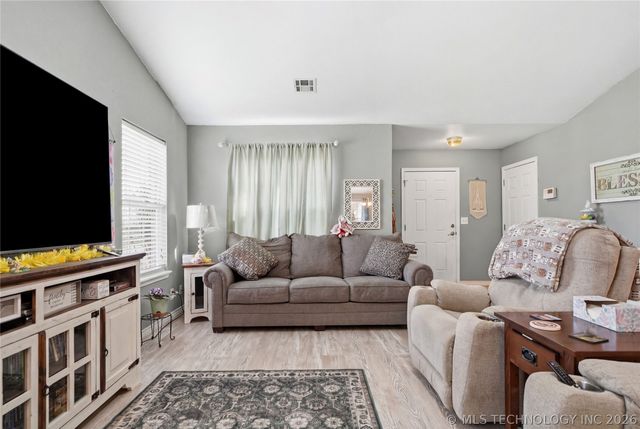 11 W Fairlane Place, Sapulpa, OK 74066