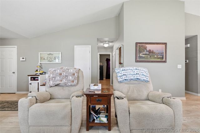 11 W Fairlane Place, Sapulpa, OK 74066