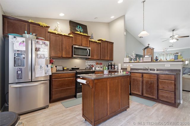 11 W Fairlane Place, Sapulpa, OK 74066