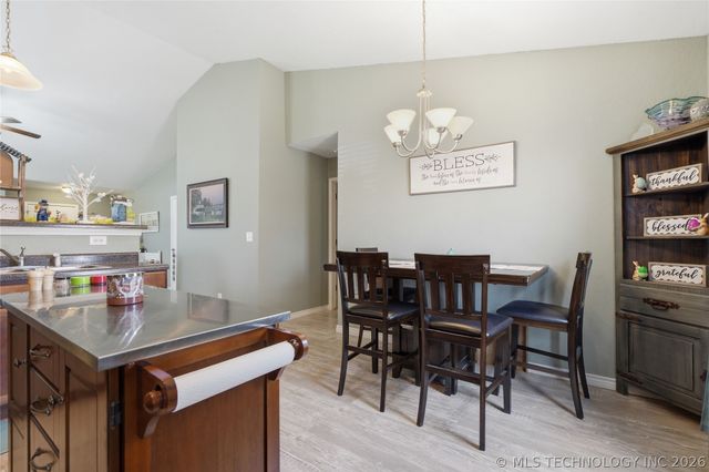 11 W Fairlane Place, Sapulpa, OK 74066