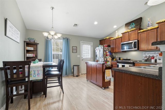 11 W Fairlane Place, Sapulpa, OK 74066