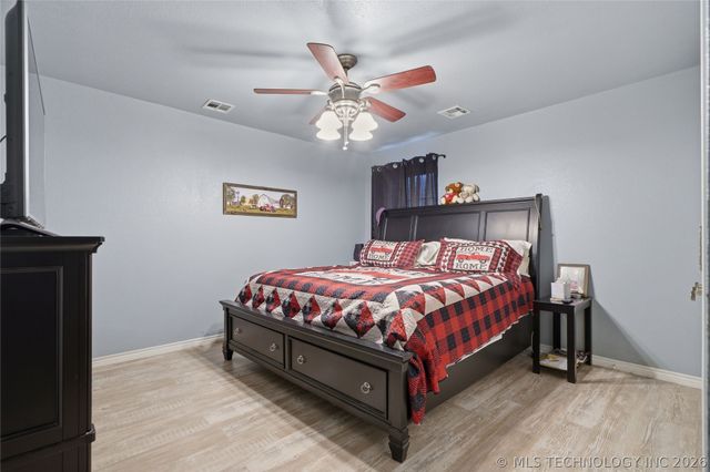 11 W Fairlane Place, Sapulpa, OK 74066