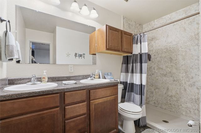 11 W Fairlane Place, Sapulpa, OK 74066