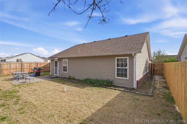 11 W Fairlane Place, Sapulpa, OK 74066