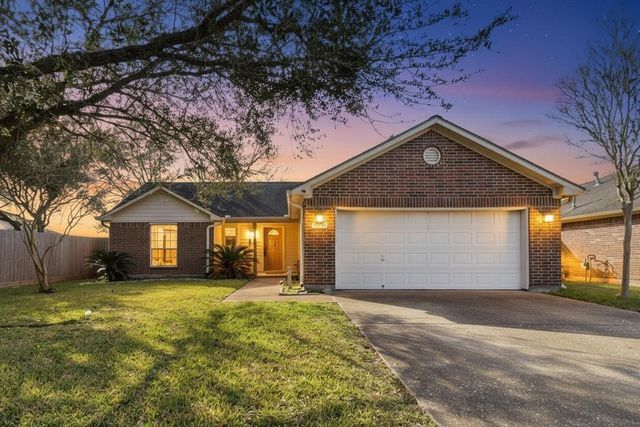11719 Santa Fe Trail, Santa Fe, TX 77510