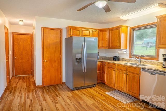 100 Forest Park Drive, Hendersonville, NC 28792
