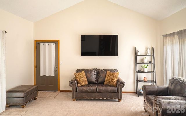 100 Forest Park Drive, Hendersonville, NC 28792
