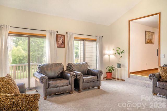 100 Forest Park Drive, Hendersonville, NC 28792