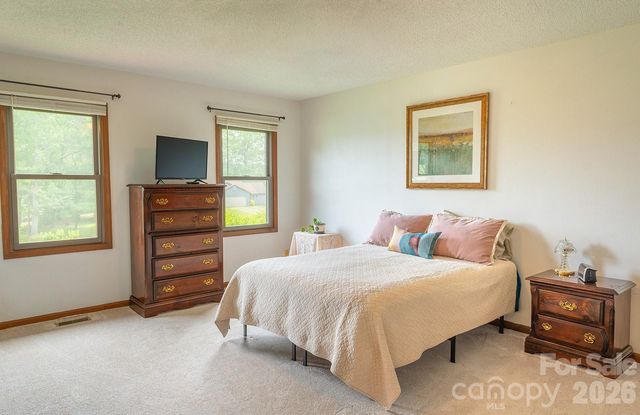100 Forest Park Drive, Hendersonville, NC 28792