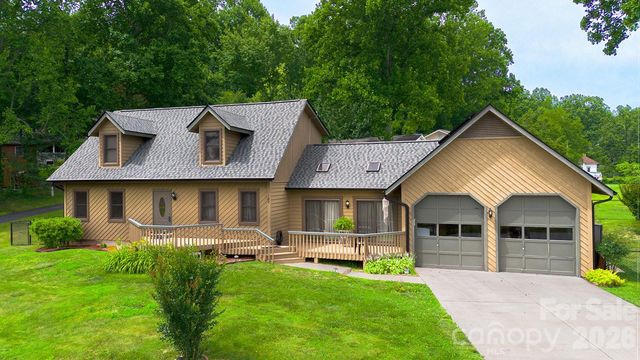 100 Forest Park Drive, Hendersonville, NC 28792