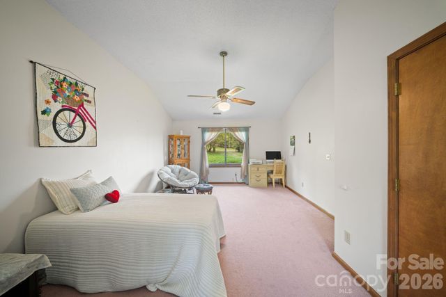 100 Forest Park Drive, Hendersonville, NC 28792