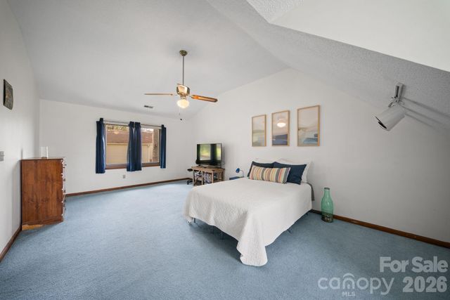 100 Forest Park Drive, Hendersonville, NC 28792