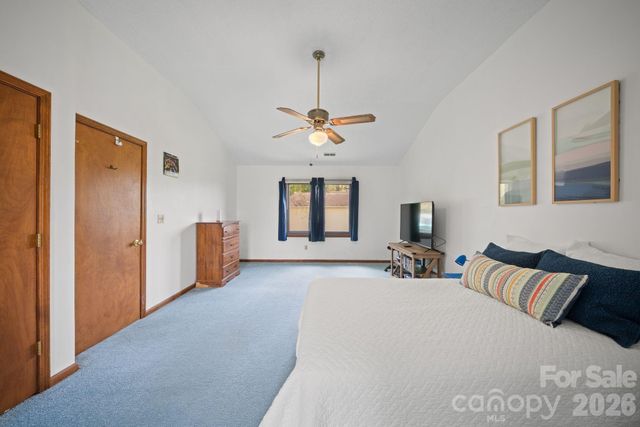 100 Forest Park Drive, Hendersonville, NC 28792