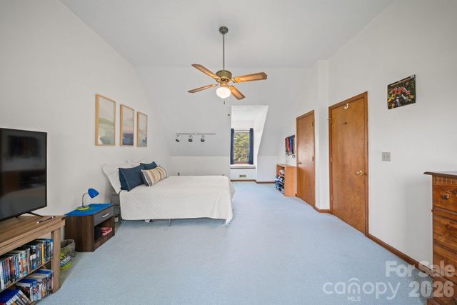 100 Forest Park Drive, Hendersonville, NC 28792