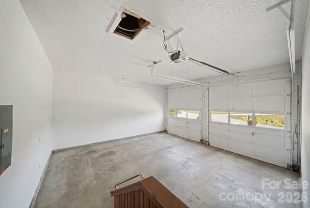 100 Forest Park Drive, Hendersonville, NC 28792