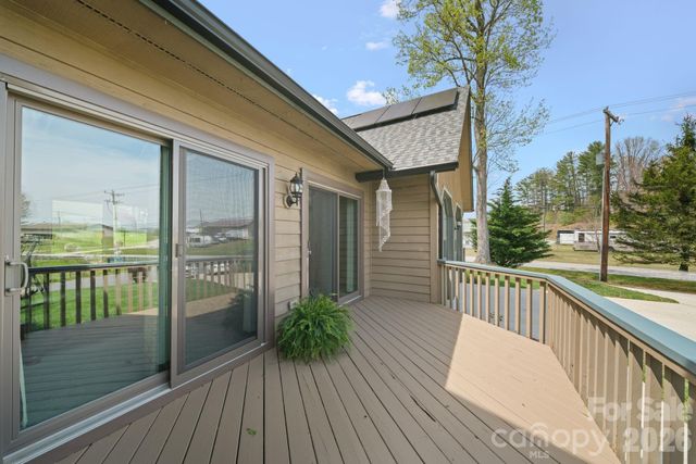 100 Forest Park Drive, Hendersonville, NC 28792