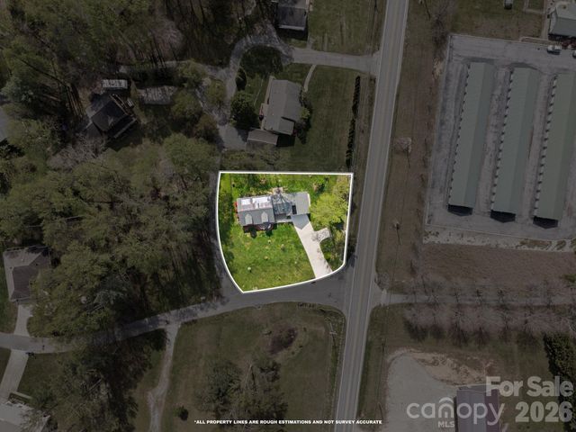 100 Forest Park Drive, Hendersonville, NC 28792