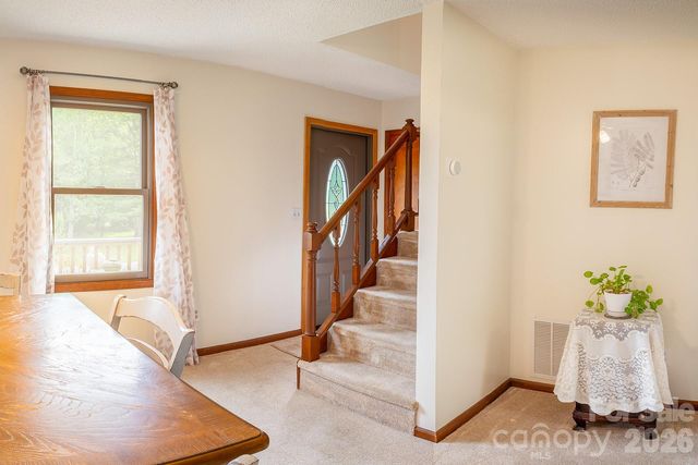100 Forest Park Drive, Hendersonville, NC 28792