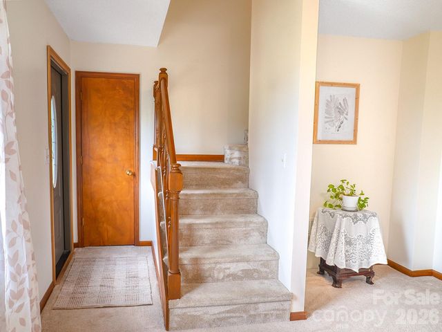 100 Forest Park Drive, Hendersonville, NC 28792