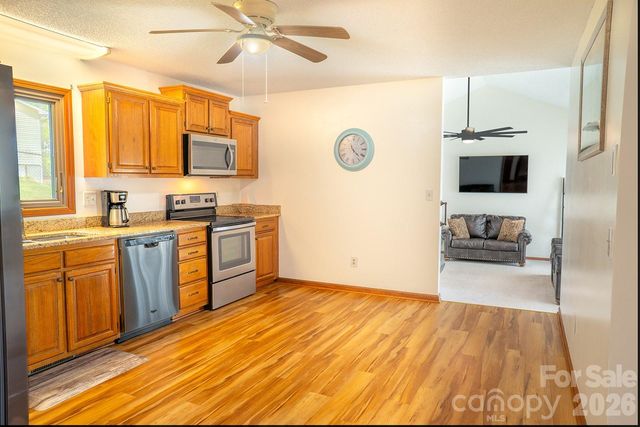 100 Forest Park Drive, Hendersonville, NC 28792