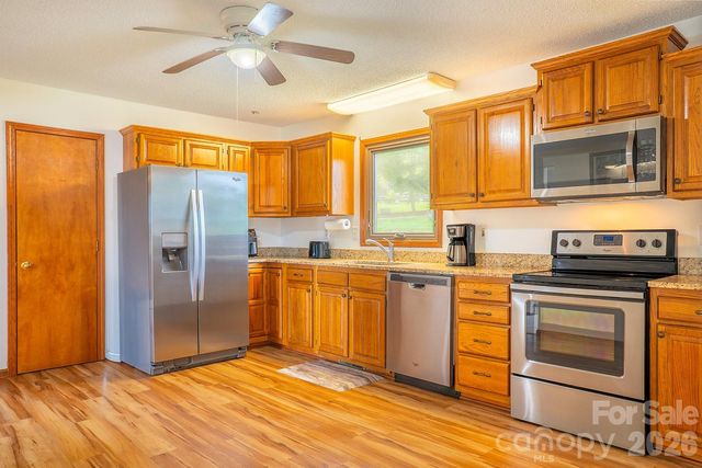 100 Forest Park Drive, Hendersonville, NC 28792