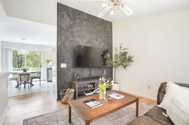131 Queen Ave, West Springfield, MA 01089