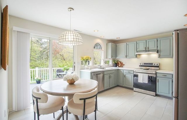 131 Queen Ave, West Springfield, MA 01089