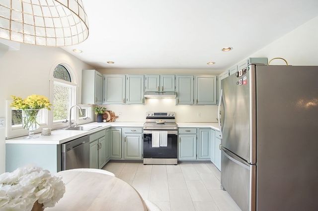 131 Queen Ave, West Springfield, MA 01089