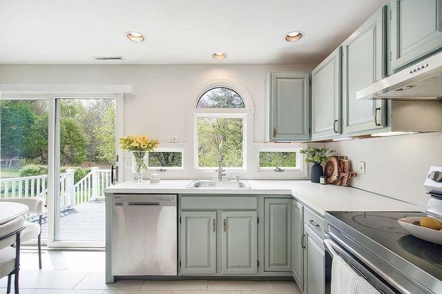 131 Queen Ave, West Springfield, MA 01089