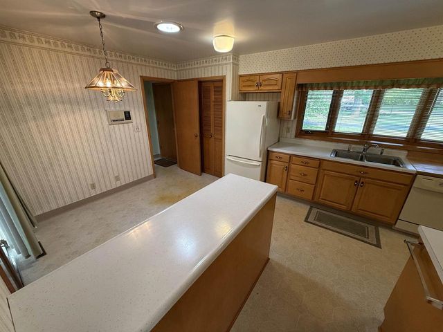 1839 Arrowhead Drive, Beloit, WI 53511