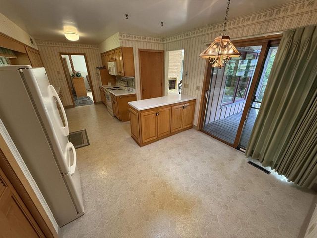 1839 Arrowhead Drive, Beloit, WI 53511