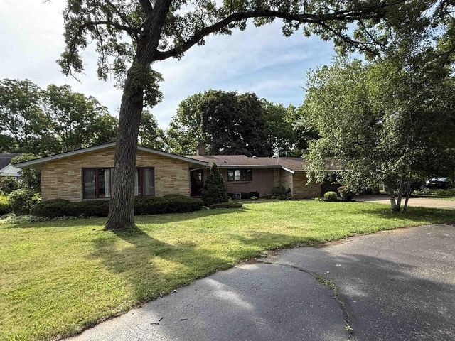 1839 Arrowhead Drive, Beloit, WI 53511
