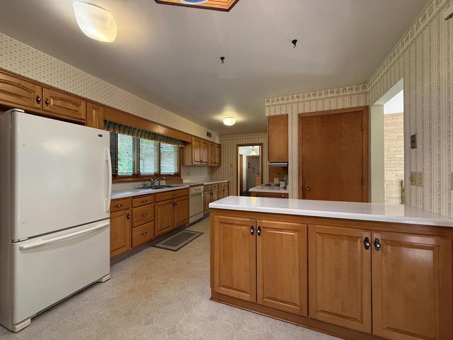 1839 Arrowhead Drive, Beloit, WI 53511