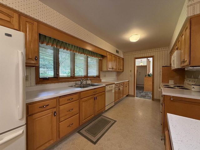1839 Arrowhead Drive, Beloit, WI 53511