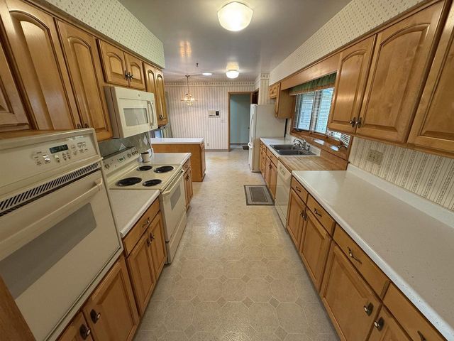 1839 Arrowhead Drive, Beloit, WI 53511